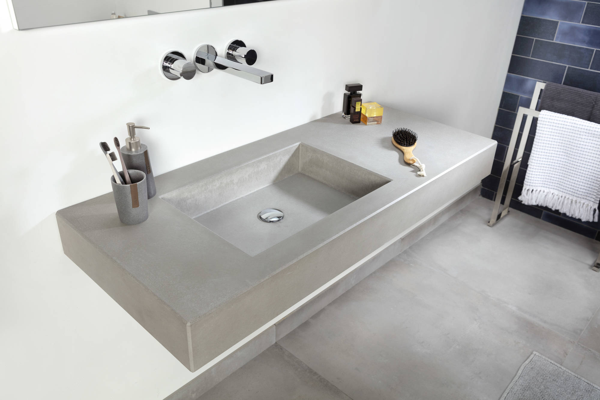 Productafbeelding van Ben Titan wastafelblad beton met 2 bakken, 200x51,5x12cm grijs zonder kraangaten